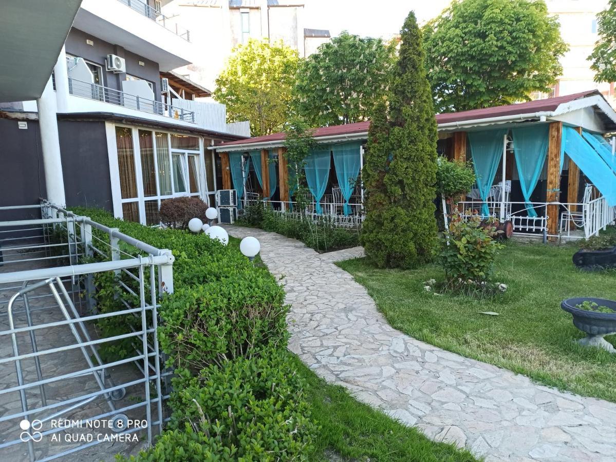 Danita Apartments & Diva Restaurant Bbq&Pool Bar Varna Exterior foto